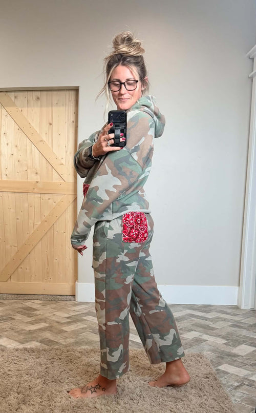 Camo sweats with quilted red bandana