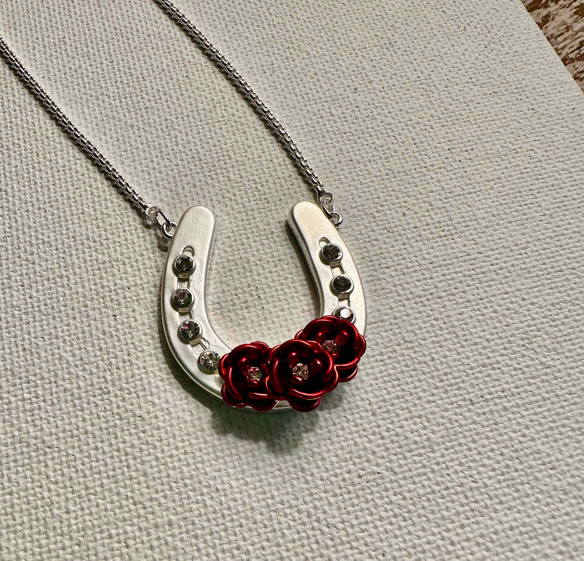 Horseshoe with Roses/horse lovers Necklace Jewelry