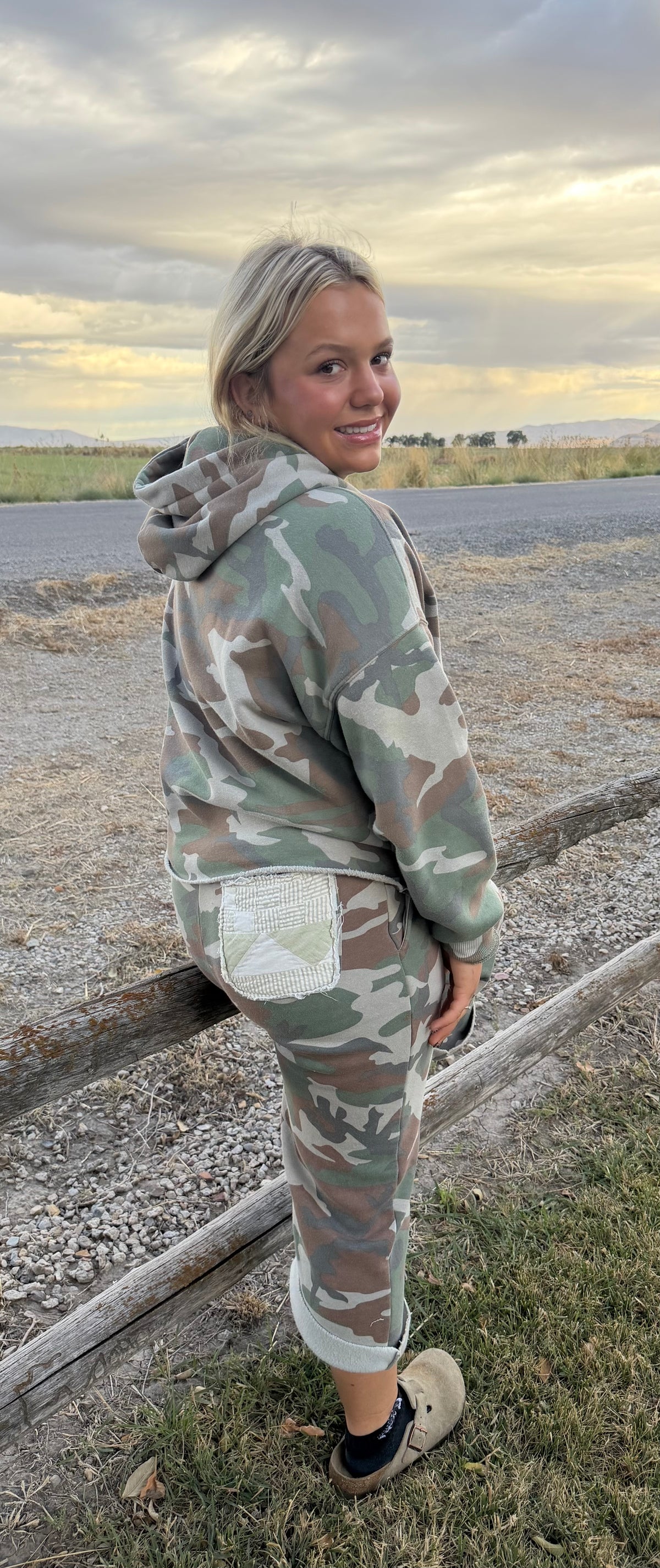 Camo sweats with quilted pockets