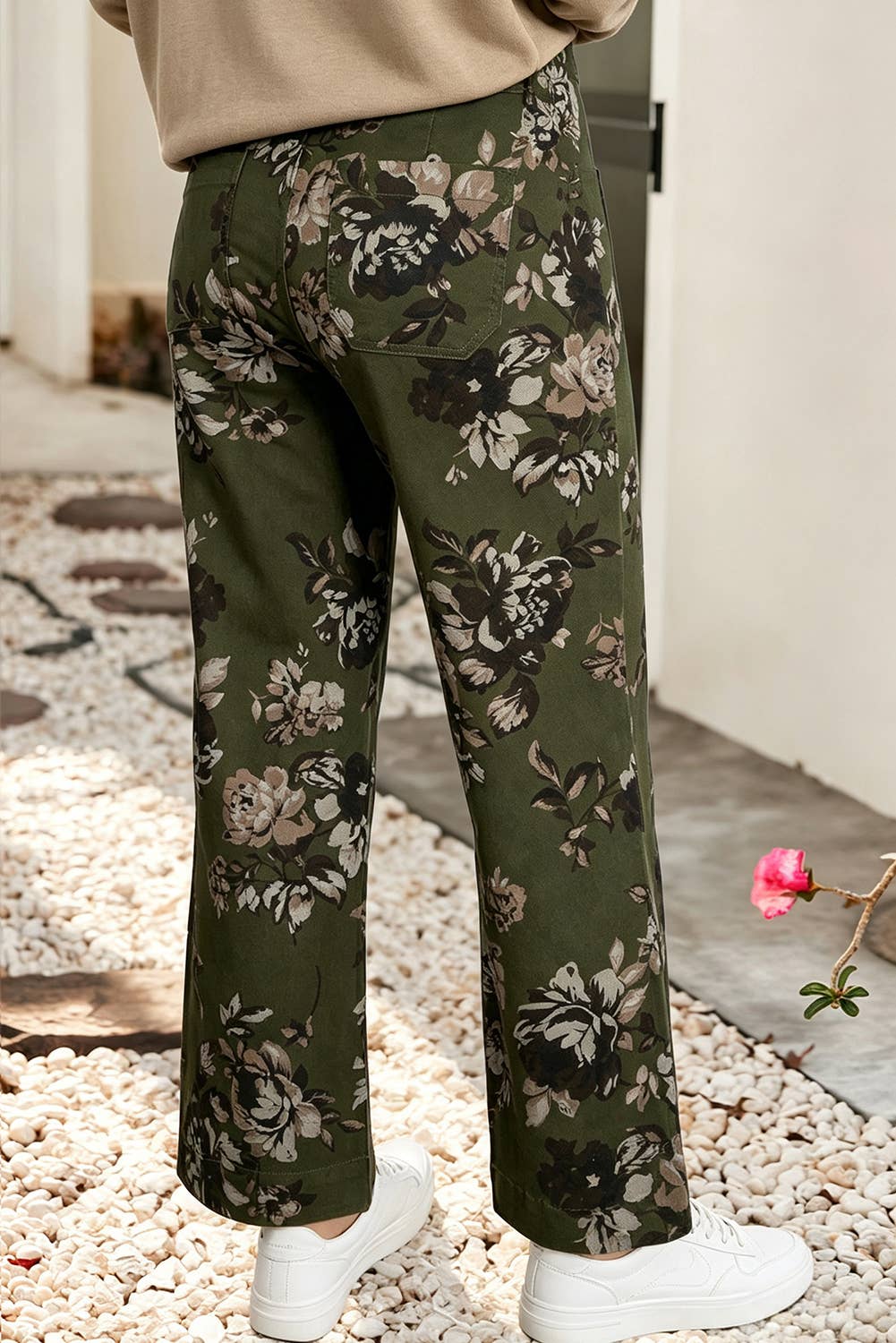 Western Floral Print Square Patch Pocket Raw Hem Shift Jeans