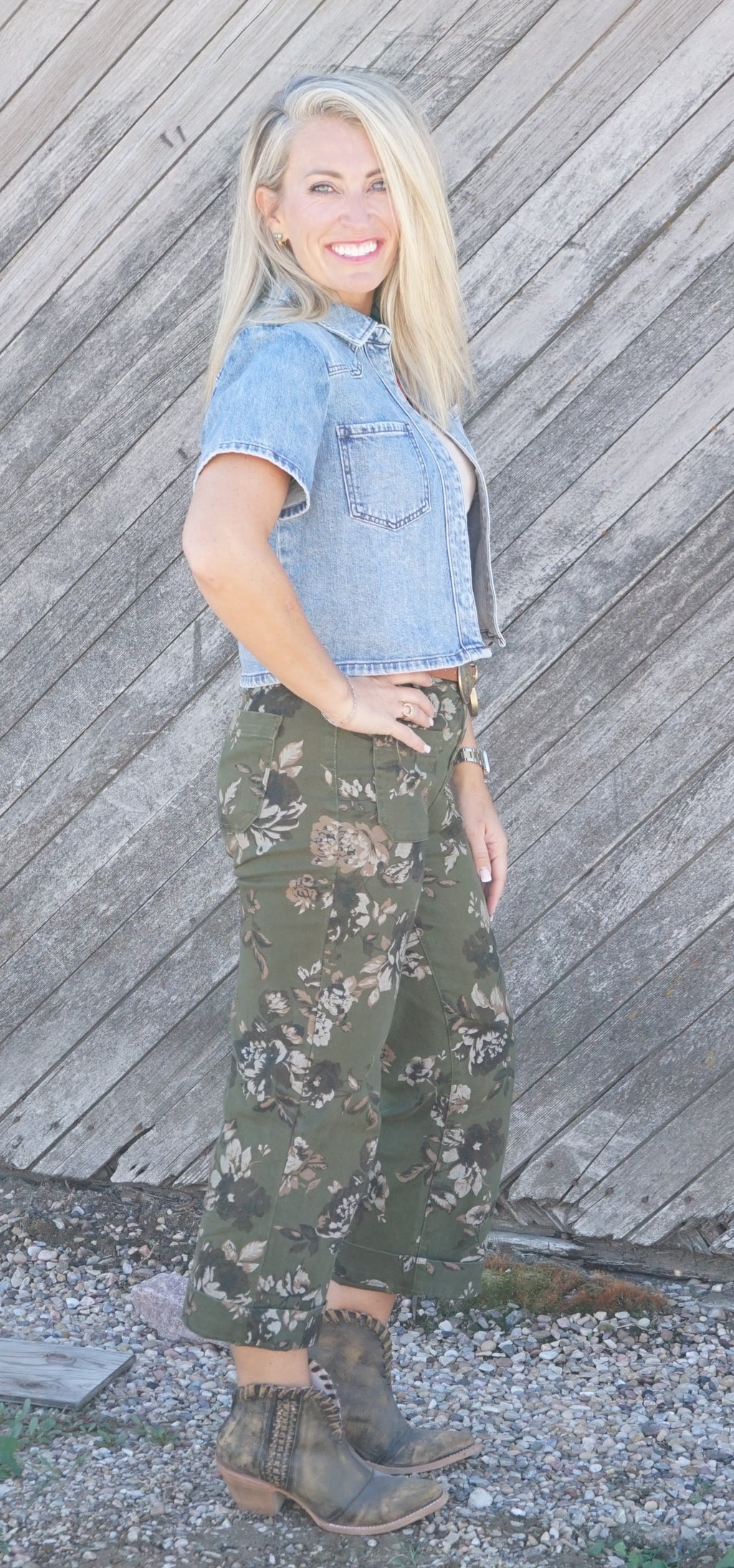 Western Floral Print Square Patch Pocket Raw Hem Shift Jeans