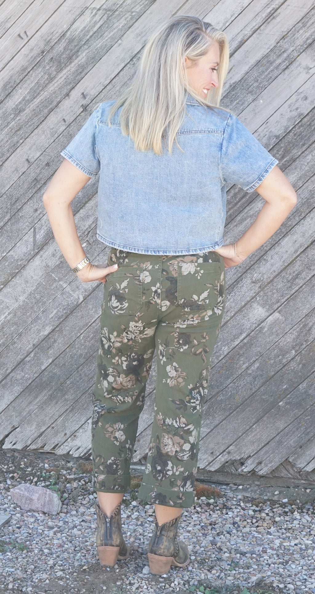 Western Floral Print Square Patch Pocket Raw Hem Shift Jeans