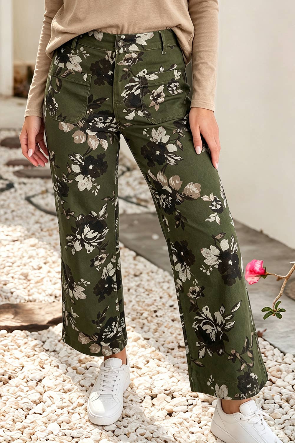 Western Floral Print Square Patch Pocket Raw Hem Shift Jeans